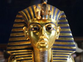 Tutankhamun death mask