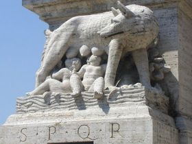 Statue of Romulus Remus and the she wolf